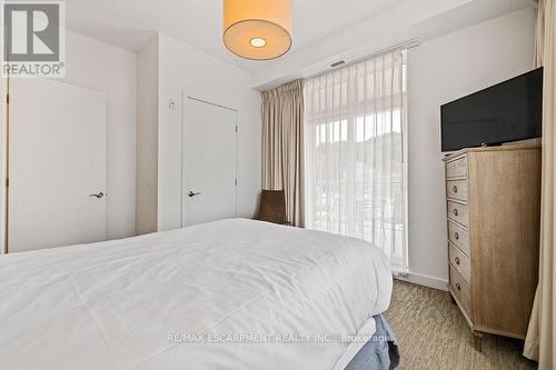 209 - 40 Horseshoe Boulevard, Oro-Medonte, ON - Indoor Photo Showing Bedroom