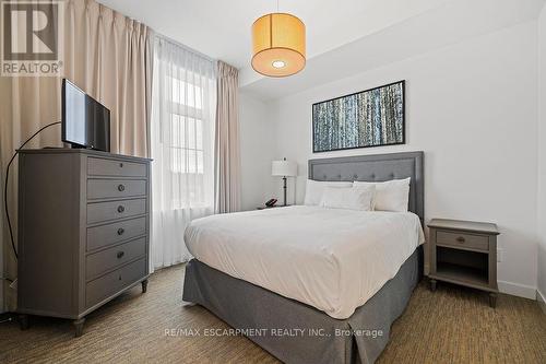 209 - 40 Horseshoe Boulevard, Oro-Medonte, ON - Indoor Photo Showing Bedroom