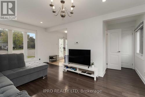 30 Grand Valley Drive W, Brampton, ON - Indoor Photo Showing Living Room