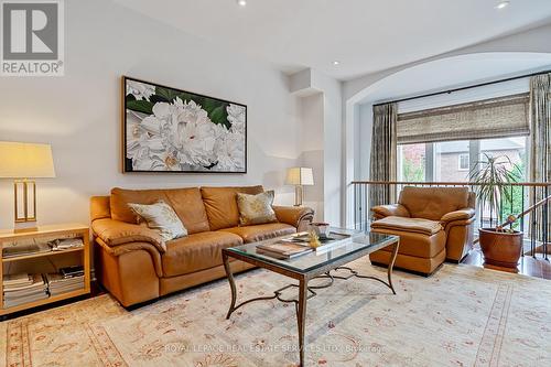 2130 Emily Circle, Oakville, ON - Indoor Photo Showing Living Room