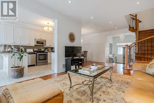 2130 Emily Circle, Oakville, ON - Indoor Photo Showing Living Room