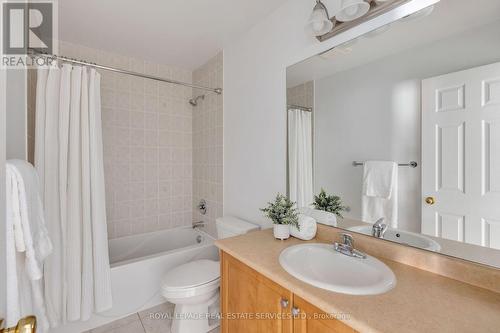 2130 Emily Circle, Oakville, ON - Indoor Photo Showing Bathroom