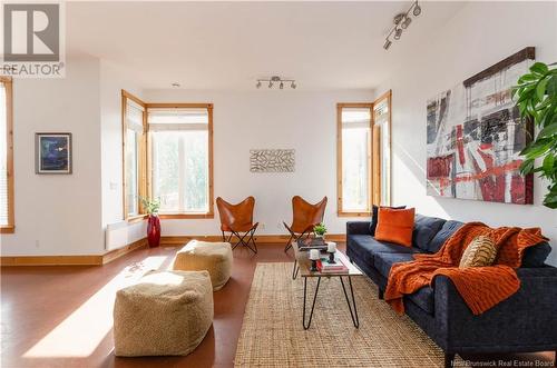 36 Crescent Street, Sackville, NB - Indoor Photo Showing Living Room