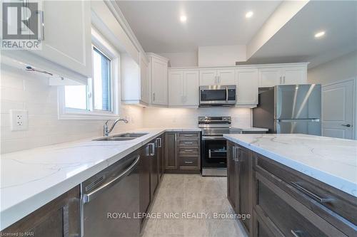 B - 427 Vine Street, St. Catharines, ON - Indoor Photo Showing Kitchen With Stainless Steel Kitchen With Double Sink