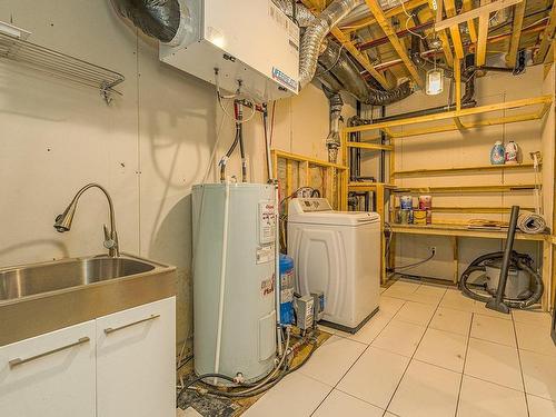 Salle de lavage - 3875 Rue Labbé, Sherbrooke (Brompton/Rock Forest/Saint-Élie/Deauville), QC - Indoor Photo Showing Laundry Room