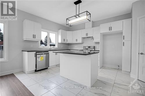 59 Chateauguay Street, Russell, ON - Indoor Photo Showing Kitchen