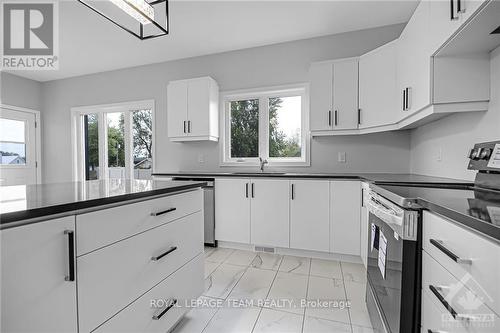 59 Chateauguay Street, Russell, ON - Indoor Photo Showing Kitchen