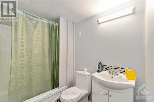 1112 Fifth Street E, Cornwall, ON - Indoor Photo Showing Bathroom