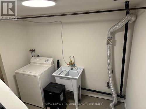 264 Trott Drive, London, ON - Indoor Photo Showing Laundry Room