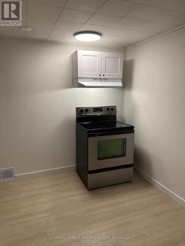 264 Trott Drive, London, ON - Indoor Photo Showing Kitchen