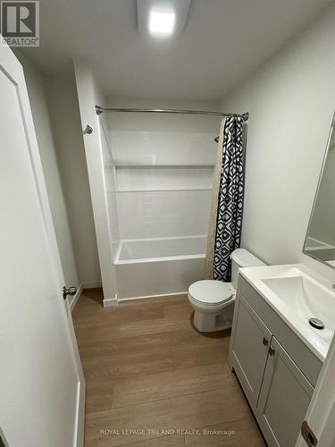 264 Trott Drive, London, ON - Indoor Photo Showing Bathroom