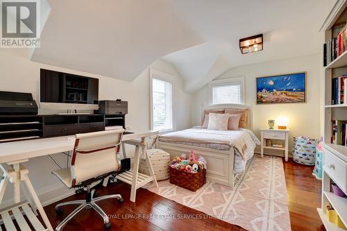 17 Cumberland Drive, Mississauga, ON - Indoor Photo Showing Bedroom