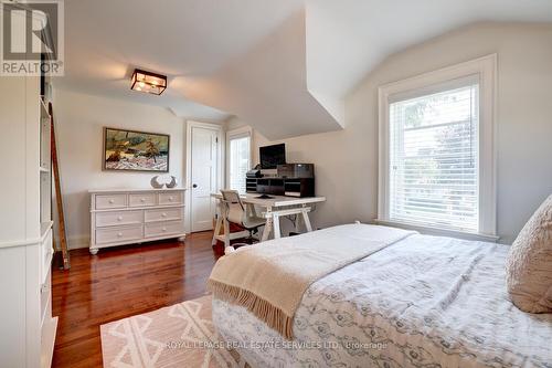 17 Cumberland Drive, Mississauga, ON - Indoor Photo Showing Bedroom