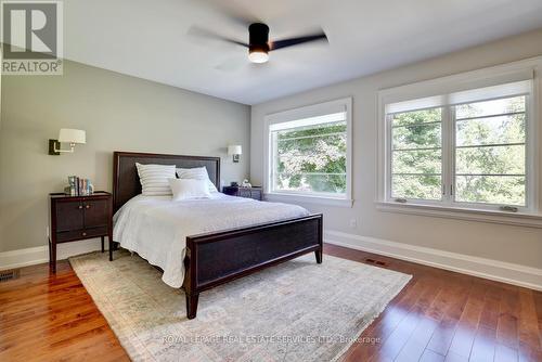 17 Cumberland Drive, Mississauga, ON - Indoor Photo Showing Bedroom