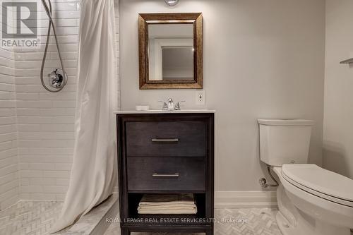 17 Cumberland Drive, Mississauga, ON - Indoor Photo Showing Bathroom