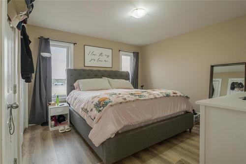 31 Habs Bay, La Broquerie, MB - Indoor Photo Showing Bedroom