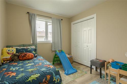 31 Habs Bay, La Broquerie, MB - Indoor Photo Showing Bedroom