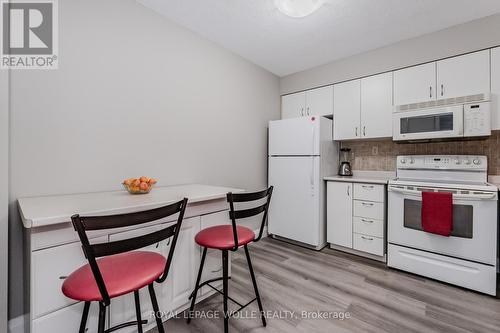 306 - 3227 King Street E, Kitchener, ON - Indoor Photo Showing Kitchen