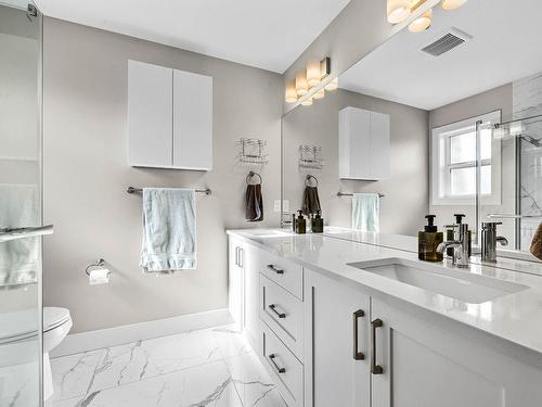 104-370 9Th Ave, Kamloops, BC - Indoor Photo Showing Bathroom