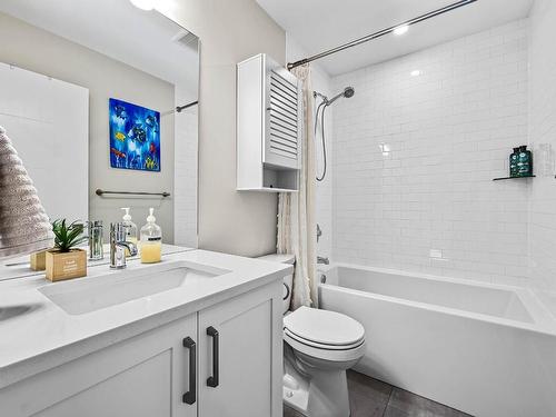 104-370 9Th Ave, Kamloops, BC - Indoor Photo Showing Bathroom