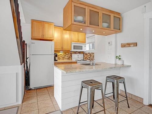 110-870 Mcqueen Drive, Kamloops, BC - Indoor Photo Showing Kitchen With Double Sink