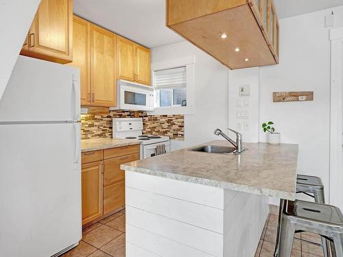 110-870 Mcqueen Drive, Kamloops, BC - Indoor Photo Showing Kitchen