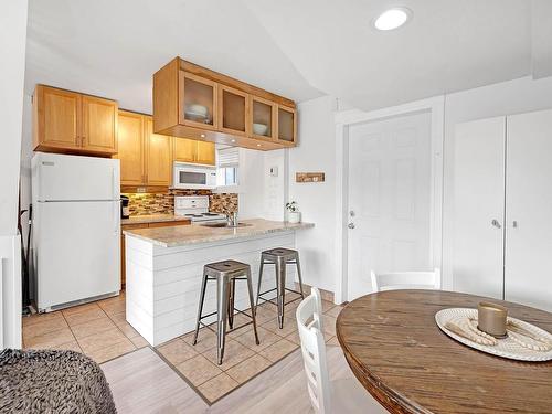 110-870 Mcqueen Drive, Kamloops, BC - Indoor Photo Showing Kitchen