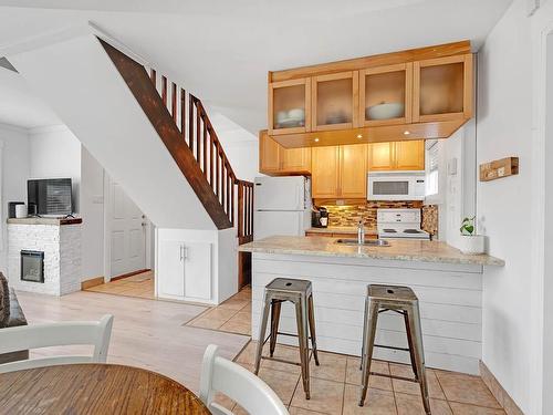 110-870 Mcqueen Drive, Kamloops, BC - Indoor Photo Showing Kitchen