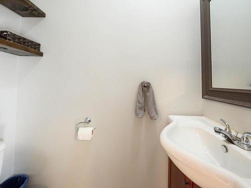 110-870 Mcqueen Drive, Kamloops, BC - Indoor Photo Showing Bathroom