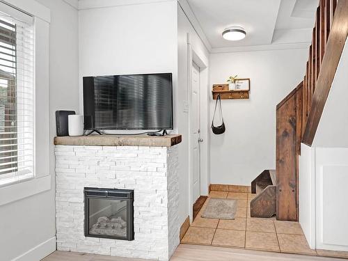 110-870 Mcqueen Drive, Kamloops, BC - Indoor With Fireplace