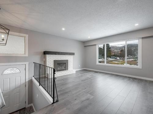 570 Collingwood Drive, Kamloops, BC - Indoor Photo Showing Living Room With Fireplace