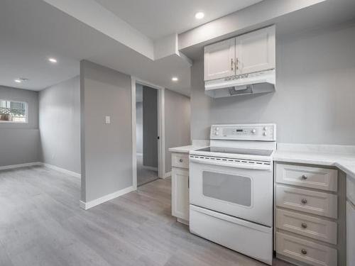 570 Collingwood Drive, Kamloops, BC - Indoor Photo Showing Kitchen