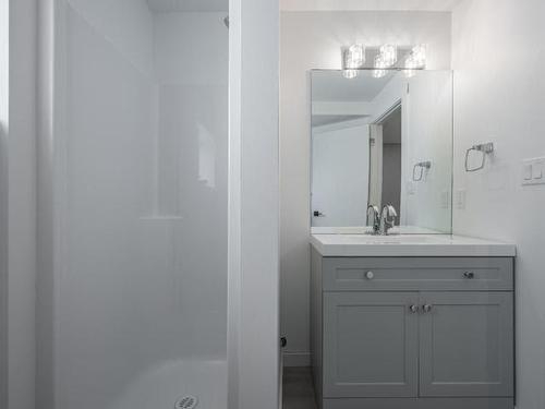 570 Collingwood Drive, Kamloops, BC - Indoor Photo Showing Bathroom