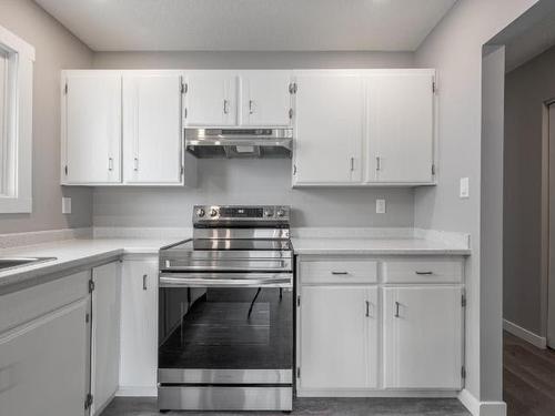 570 Collingwood Drive, Kamloops, BC - Indoor Photo Showing Kitchen