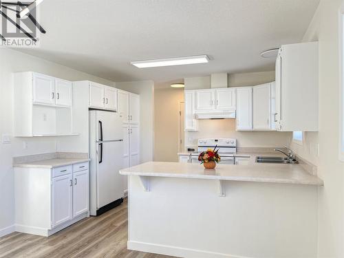 1061 Argyle Street, Penticton, BC - Indoor Photo Showing Kitchen With Double Sink