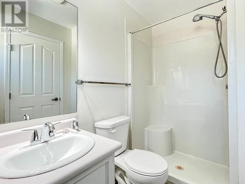 1061 Argyle Street, Penticton, BC - Indoor Photo Showing Bathroom