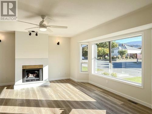 1061 Argyle Street, Penticton, BC - Indoor Photo Showing Living Room With Fireplace