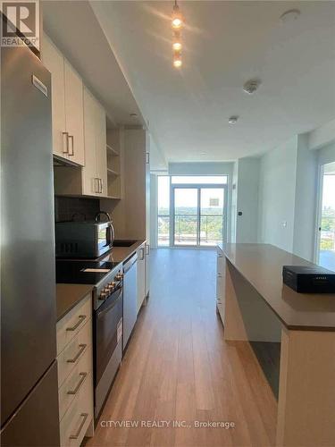 925 - 50 George Butchart Drive, Toronto, ON - Indoor Photo Showing Kitchen