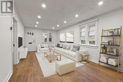 624 Marksbury Road, Pickering, ON - Indoor Photo Showing Living Room