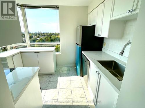 1117 - 2627 Mccowan Road, Toronto, ON - Indoor Photo Showing Kitchen