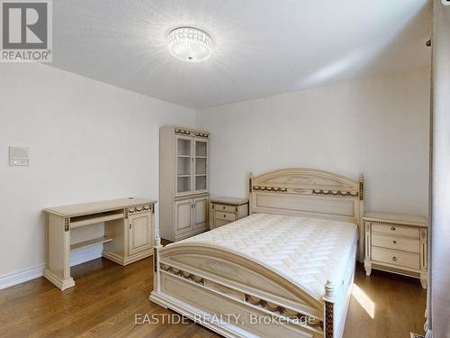 27 Brimwood Crescent, Richmond Hill, ON - Indoor Photo Showing Bedroom