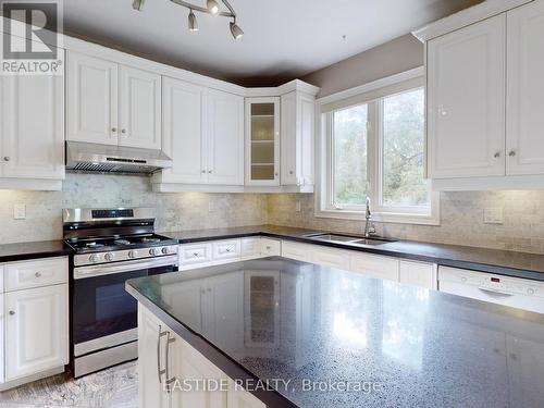 27 Brimwood Crescent, Richmond Hill, ON - Indoor Photo Showing Kitchen