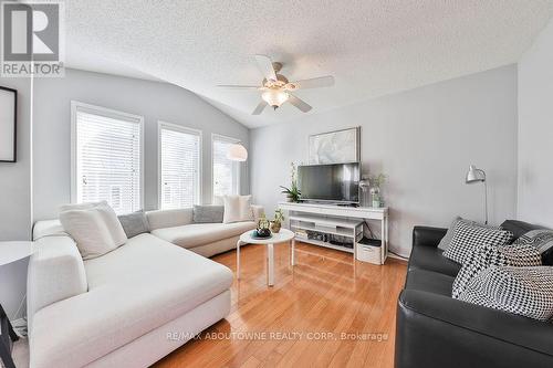 2185 Sutton Drive, Burlington, ON - Indoor Photo Showing Living Room