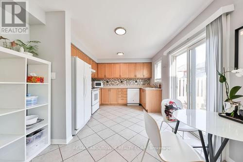 2185 Sutton Drive, Burlington, ON - Indoor Photo Showing Kitchen