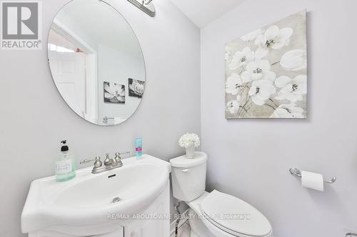 2185 Sutton Drive, Burlington, ON - Indoor Photo Showing Bathroom