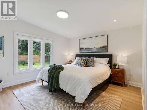 192 White Pines Drive, Burlington, ON - Indoor Photo Showing Bedroom