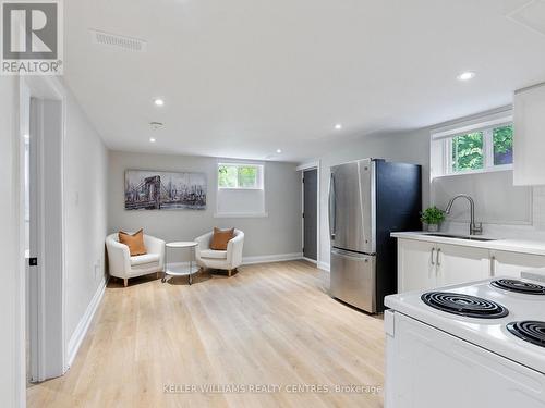 192 White Pines Drive, Burlington, ON - Indoor Photo Showing Kitchen