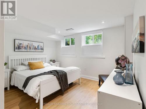 192 White Pines Drive, Burlington, ON - Indoor Photo Showing Bedroom