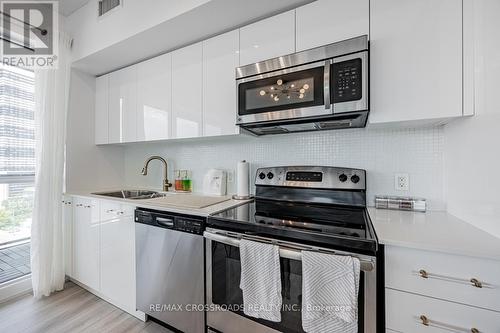 1907 - 2200 Lake Shore Boulevard W, Toronto, ON - Indoor Photo Showing Kitchen With Upgraded Kitchen