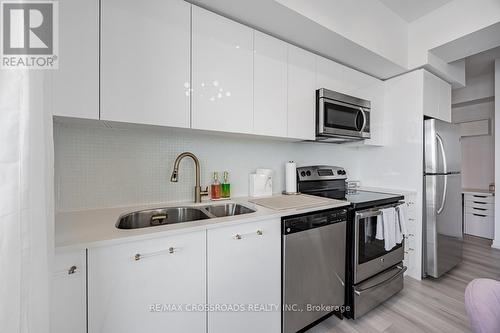 1907 - 2200 Lake Shore Boulevard W, Toronto, ON - Indoor Photo Showing Kitchen With Double Sink